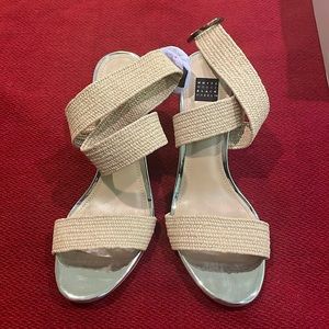 White House Black Market Never worn very cute